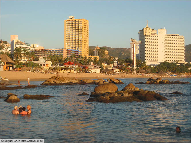 Mexico: Acapulco: Sundown