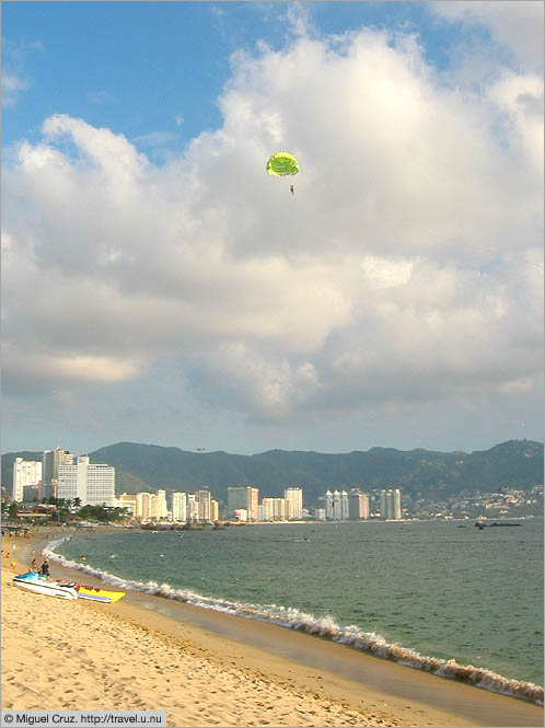 Mexico: Acapulco: High above the beach