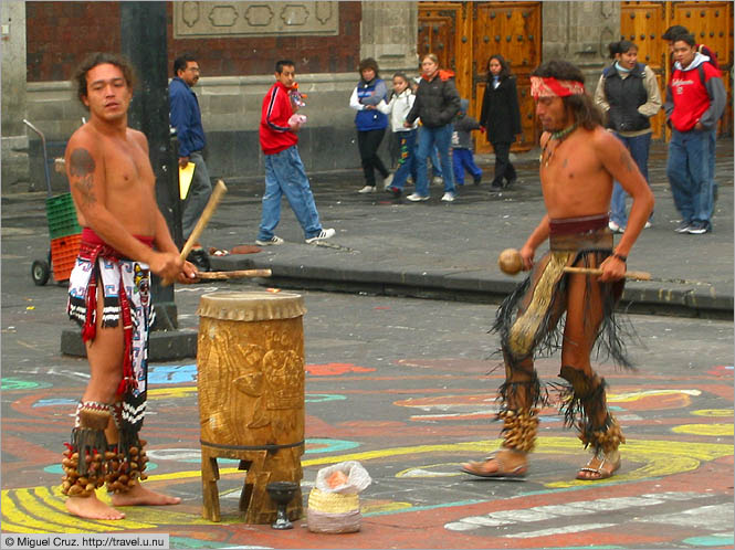 Mexico: Mexico City: ZÃ³calo dancers