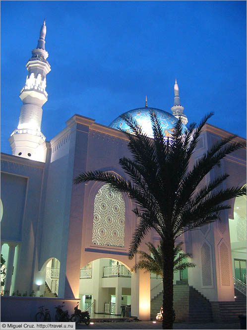 Malaysia: Kuala Lumpur: New mosque on Jalan Hang Tuah