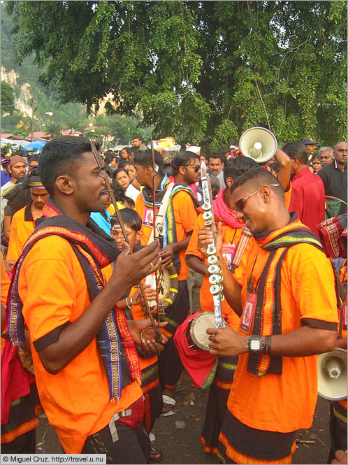 Malaysia: Thaipusam in KL: Duet