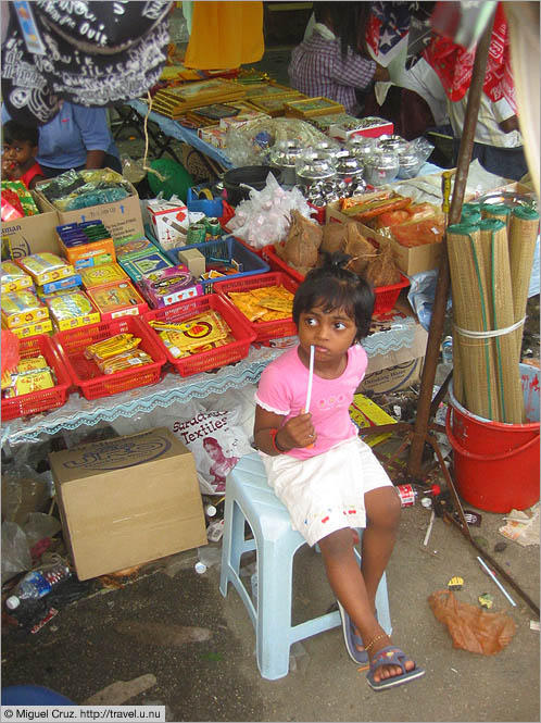Malaysia: Thaipusam in KL: Tiny shopkeeper