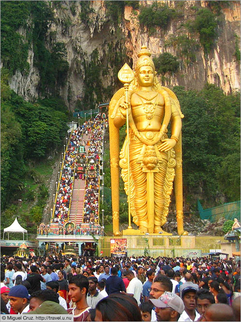 Malaysia: Thaipusam in KL: Presiding over the ascent