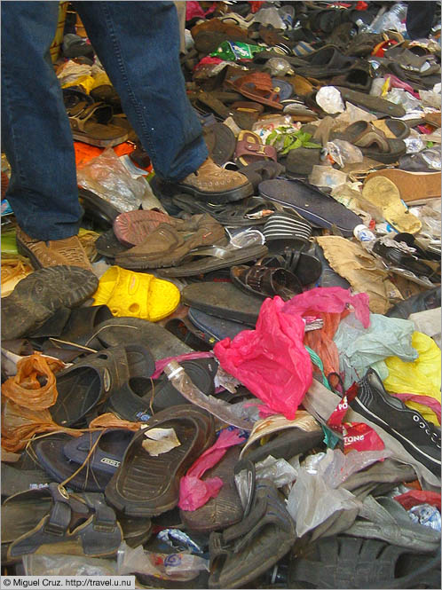 Malaysia: Thaipusam in KL: Now which were my shoes again?