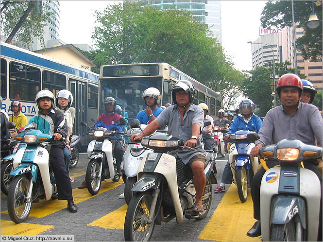 Malaysia: Kuala Lumpur: Moped gang