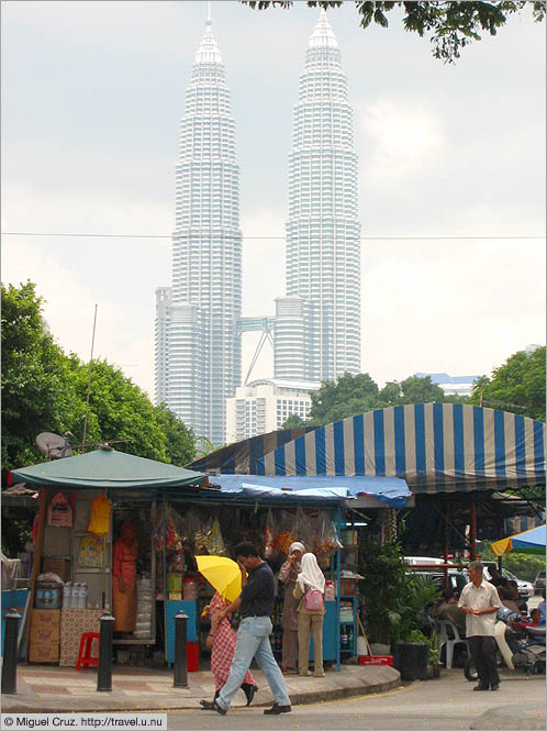 Malaysia: Kuala Lumpur: Looming towers
