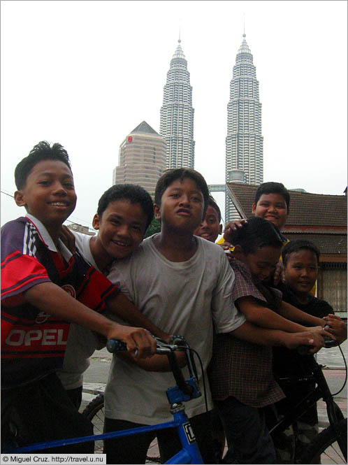 Malaysia: Kuala Lumpur: Kampung Baru kids