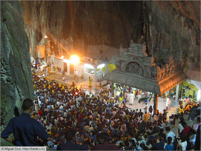 Malaysia: Thaipusam in KL: Crowded cave