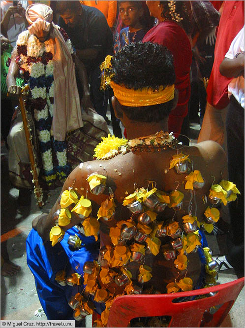 Malaysia: Thaipusam in KL: Waiting his turn