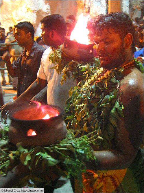 Malaysia: Thaipusam in KL: Fire carrier