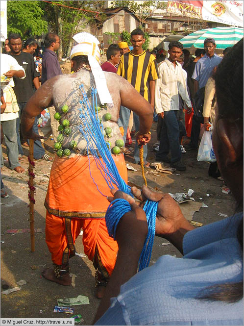 Malaysia: Thaipusam in KL: No stopping him