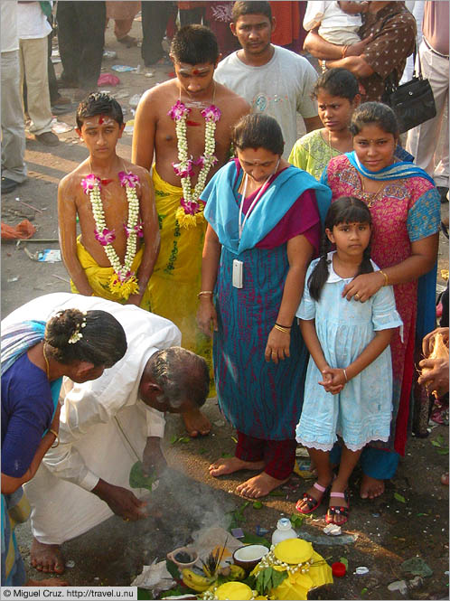 Malaysia: Thaipusam in KL: Family preparations