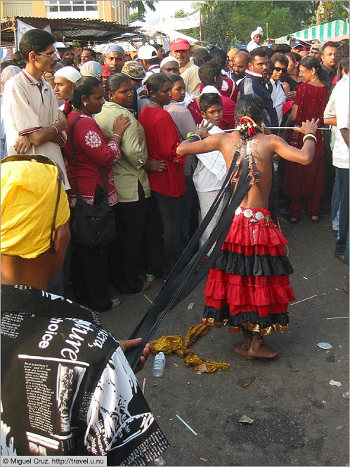 Malaysia: Thaipusam in KL: Determination