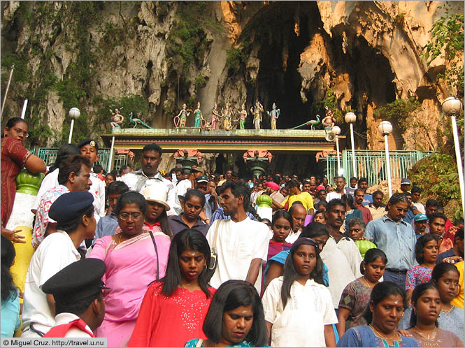 Malaysia: Thaipusam in KL: Back down from the caves