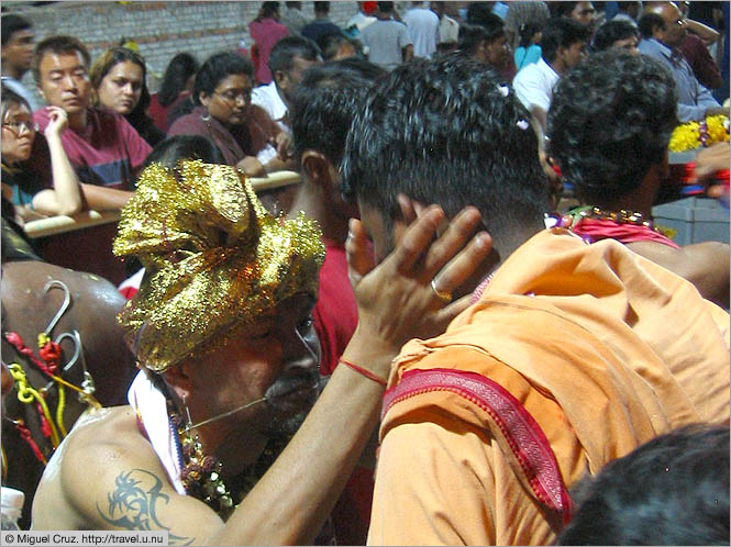 Malaysia: Thaipusam in KL: Conferring blessings