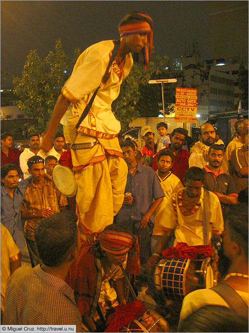 Malaysia: Thaipusam in KL: Double-decker drumming