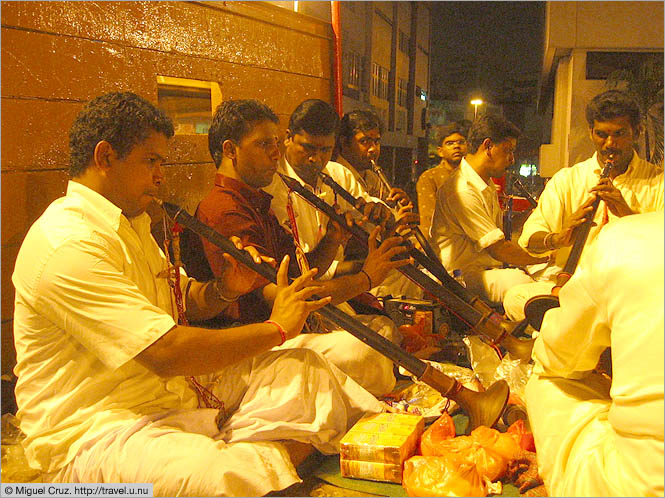 Malaysia: Thaipusam in KL: Pipes on wheels