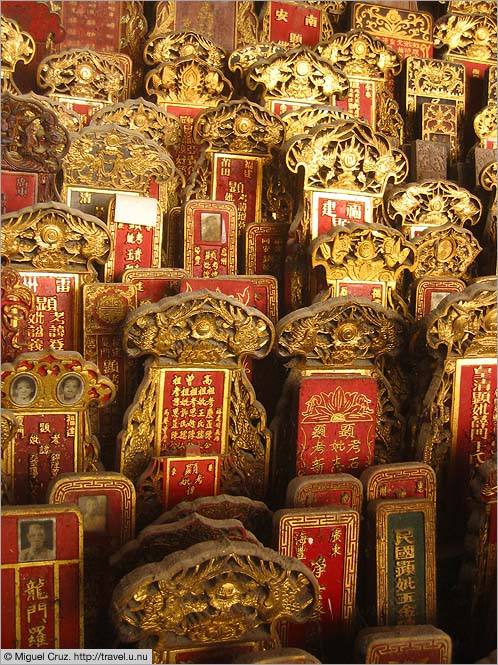 Malaysia: Malacca: Memorials in Chen Hoon Teng temple