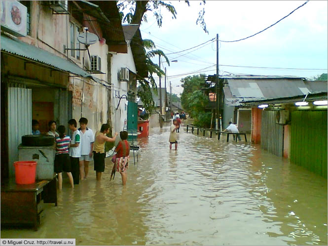 Malaysia: Kuala Lumpur: Flooding on Old Klang Road
