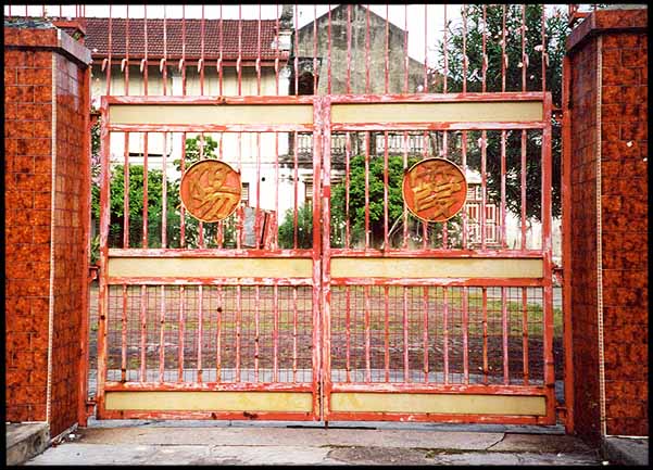 Malaysia: Penang: Temple gate