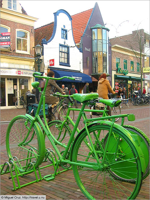 Netherlands: Alkmaar: Green bikes