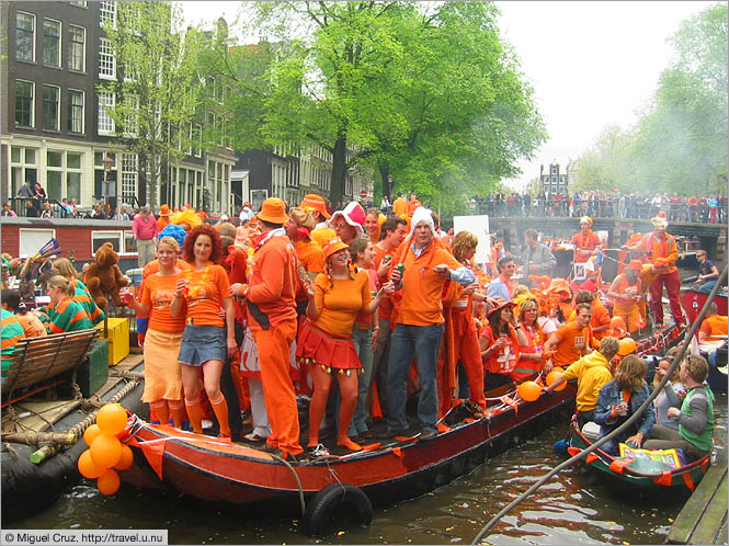 Netherlands: Amsterdam: Queens day party boat