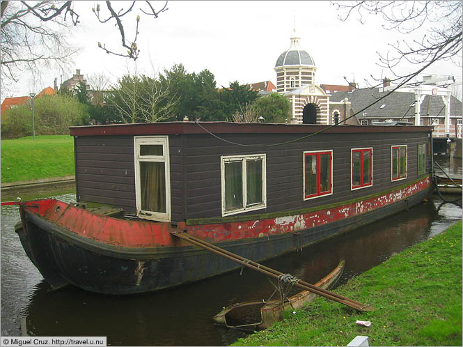 Netherlands: Leiden: Houseboat