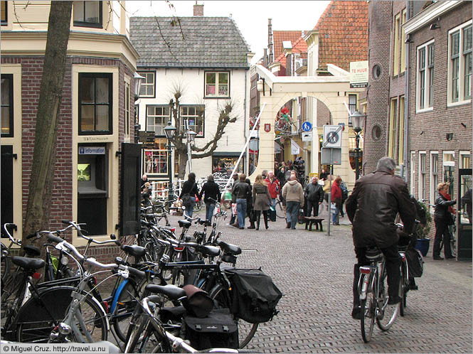 Netherlands: Alkmaar: Bike and drawbridge