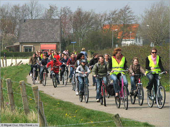 Netherlands: North Holland: School cycling trip