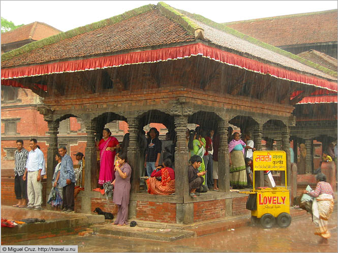 Nepal: Kathmandu: Shelter from the rain