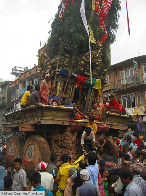 Nepal: Kathmandu: Teetering chariot