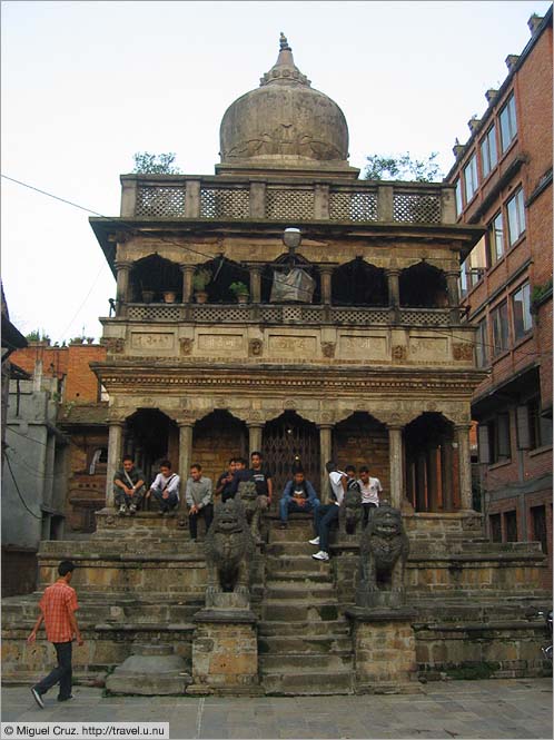 Nepal: Kathmandu: Neighborhood meeting point