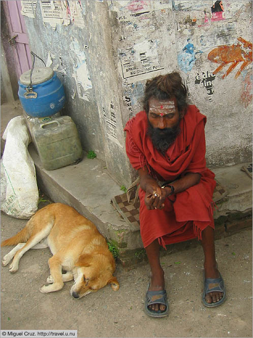 Nepal: Kathmandu: Taking a break