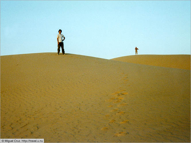 Saudi Arabia: Arabian Desert: Dune climbing