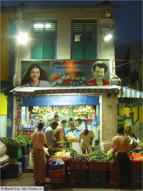 Singapore: Would you buy your vegetables from this man?