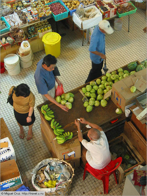 Singapore: Fruit seller from above