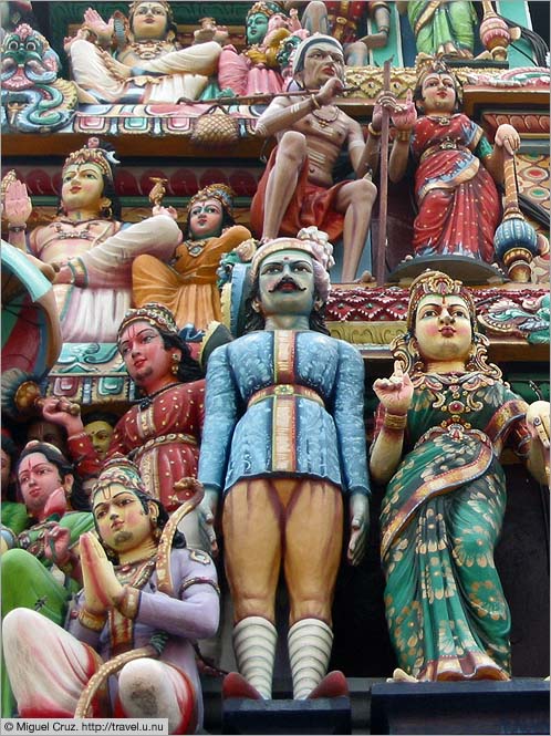 Singapore: Hindu temple close-up