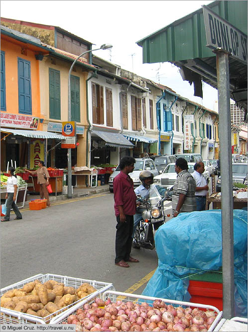Singapore: Quiet day in Little India