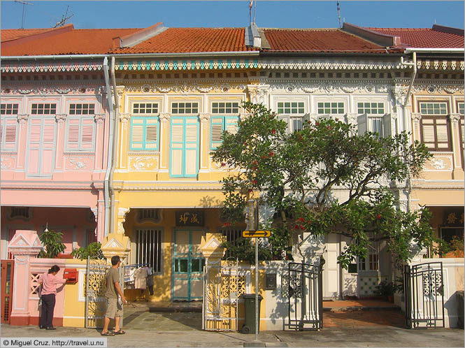 Singapore: Colorful houses in Geylang