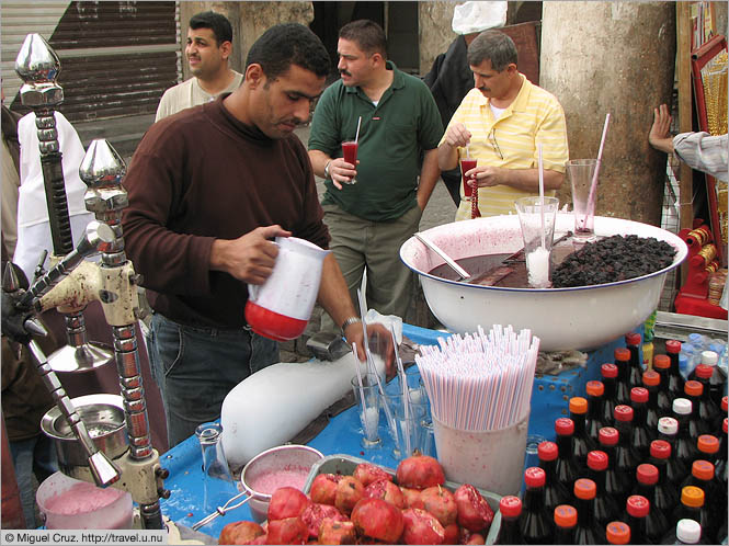 Syria: Damascus: Fresh pomegranate juice