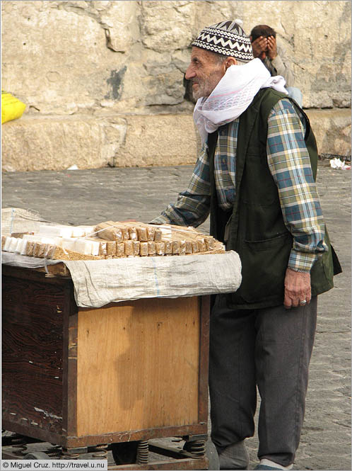 Syria: Damascus: Nougat stand