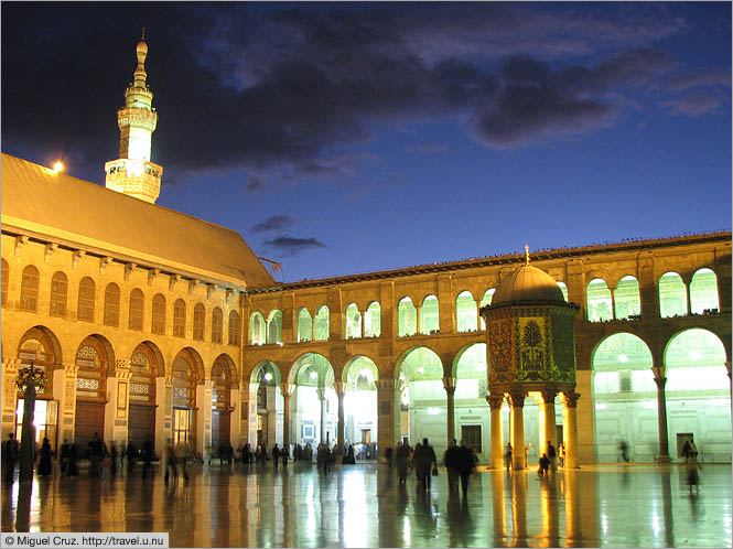 Syria: Damascus: Dusk at Omayyad Mosque