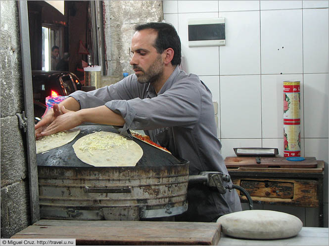 Syria: Damascus: Syrian pizzeria