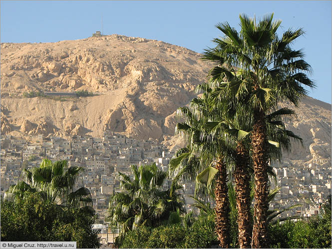Syria: Damascus: The city slowly climbs the mountain