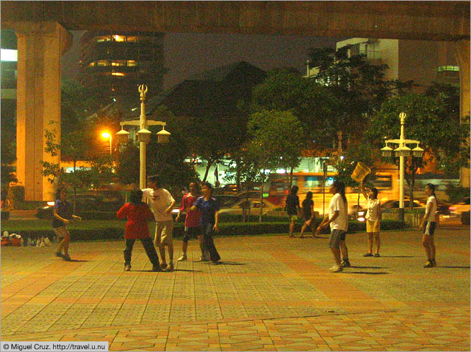 Thailand: Bangkok: Human backboard