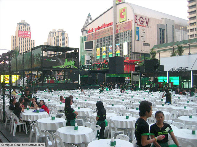 Thailand: Bangkok: Greenspace at Central World
