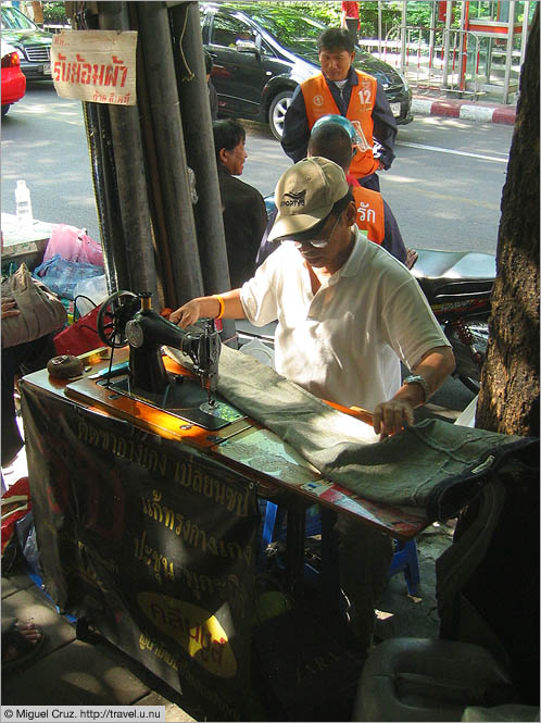 Thailand: Bangkok: Roadside repairs