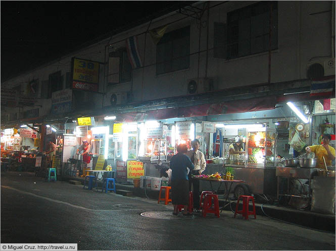 Thailand: Bangkok: Late-night eats at Thong Lo