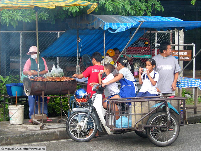 Thailand: Chiang Mai: Taking the SUV to the drive-through