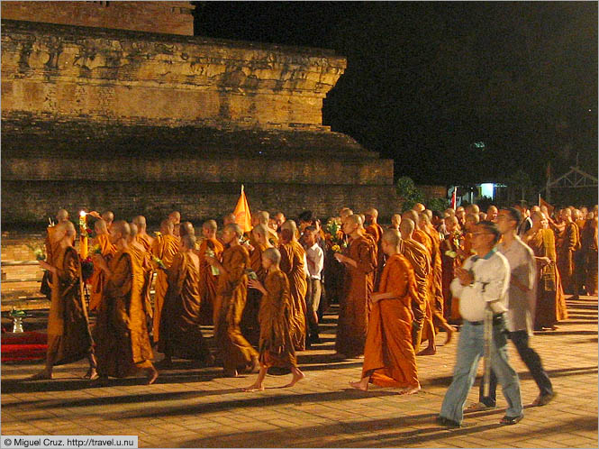 Thailand: Chiang Mai: Circling the temple